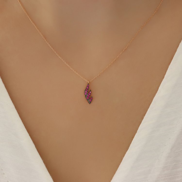 Κολιέ σε Ροζ Χρυσό 18Κ με Ρουμπίνια 