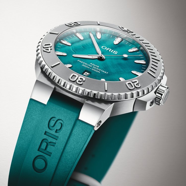ORIS AQUIS DATE NEW YORK HARBOR Limited Edition || Automatic Turquoise Rubber Strap & Complimentary Metal Bracelet