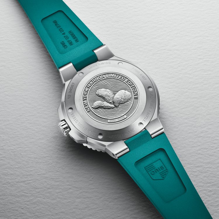ORIS AQUIS DATE NEW YORK HARBOR Limited Edition || Automatic Turquoise Rubber Strap & Complimentary Metal Bracelet
