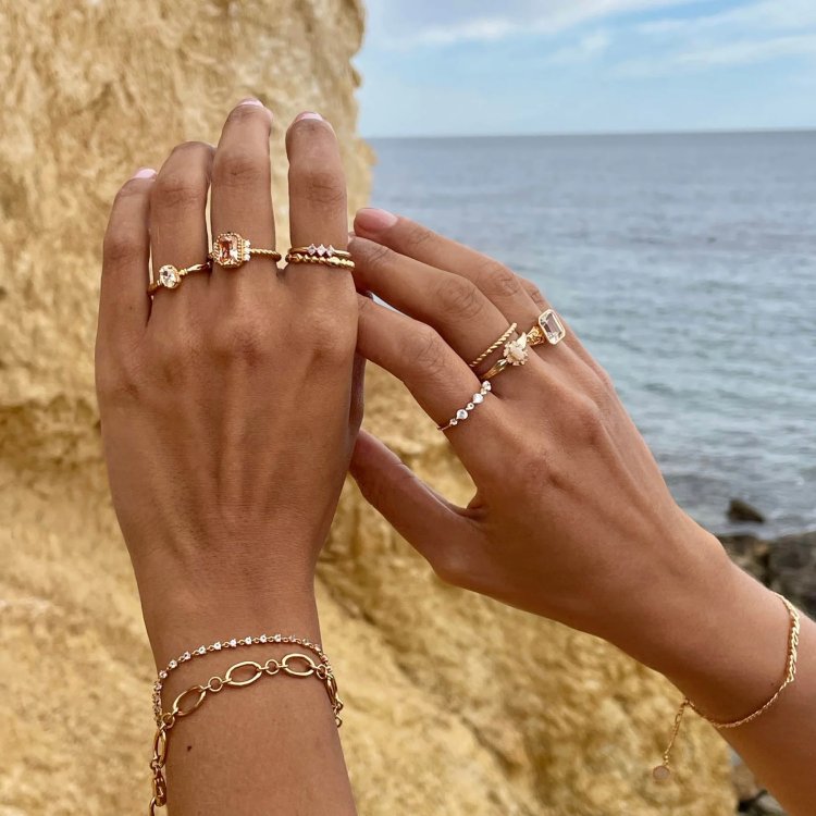 24KAE Ring with Small Stones