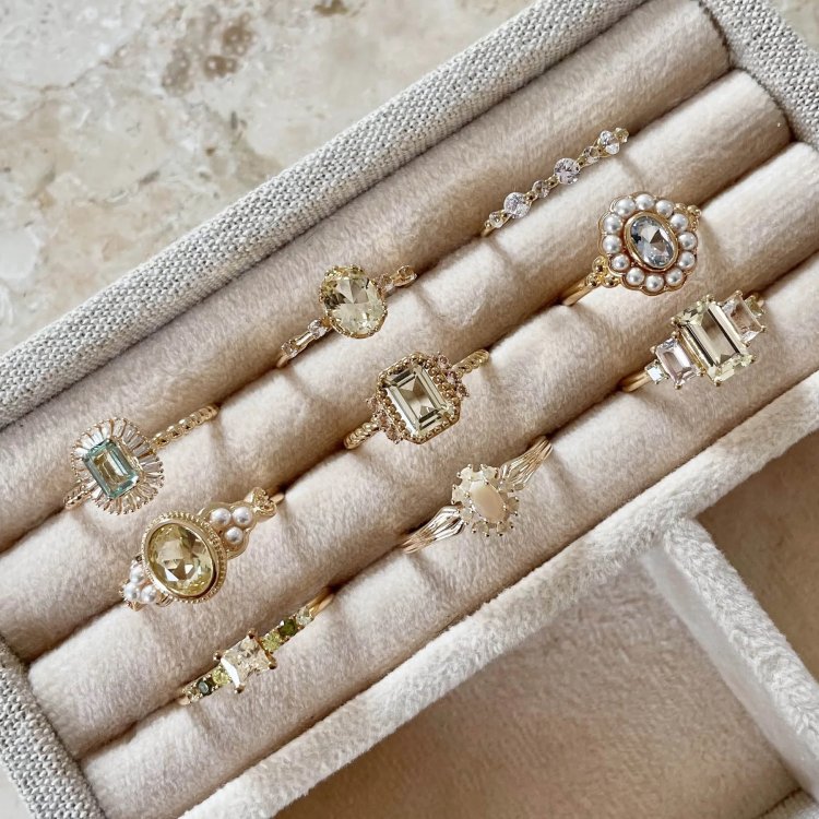 24KAE Ring with Small Stones