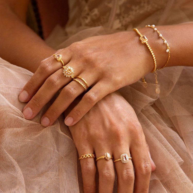 24KAE Heart Shaped Ring with Colored Stone