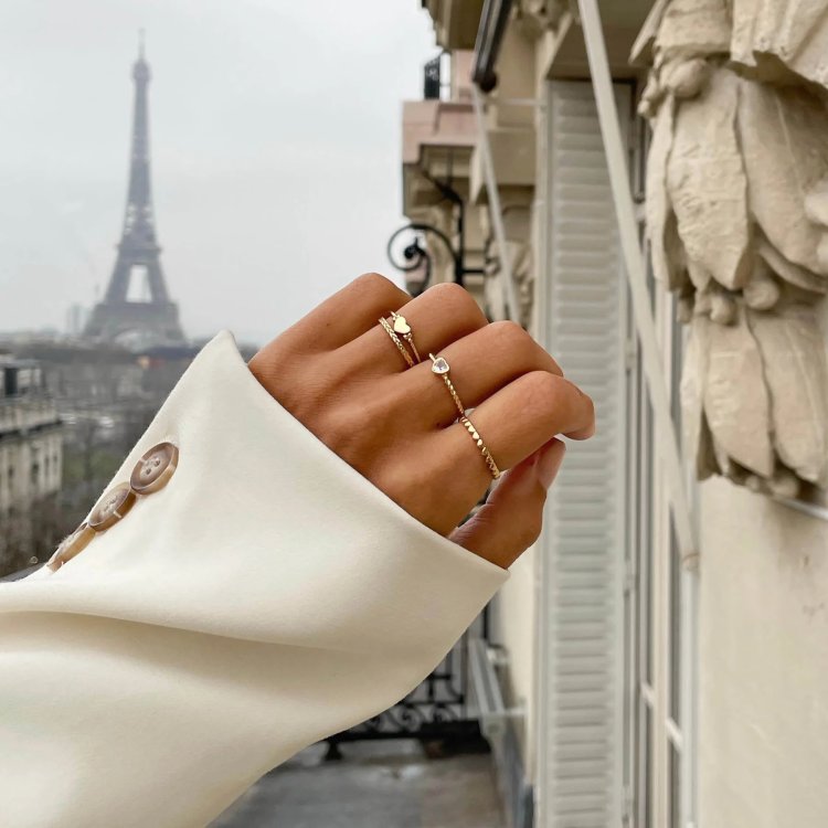 24KAE Ring with Heart Shaped Stone