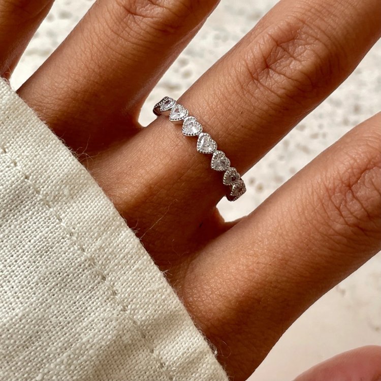 24KAE Ring with Heart Shaped Stones