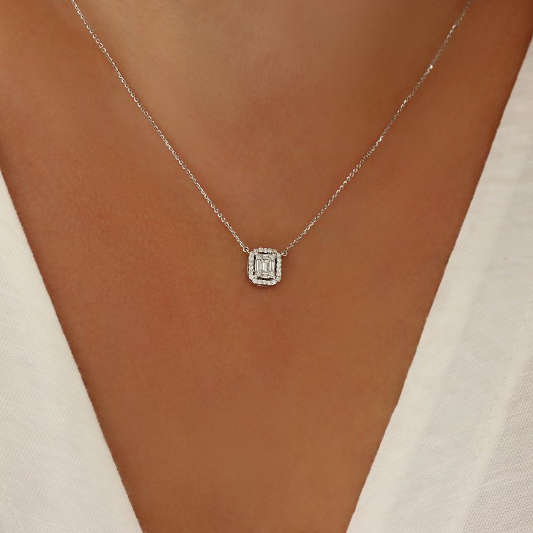 DIAMOND JOOLS Rosette Necklace in White Gold 18K with Diamonds