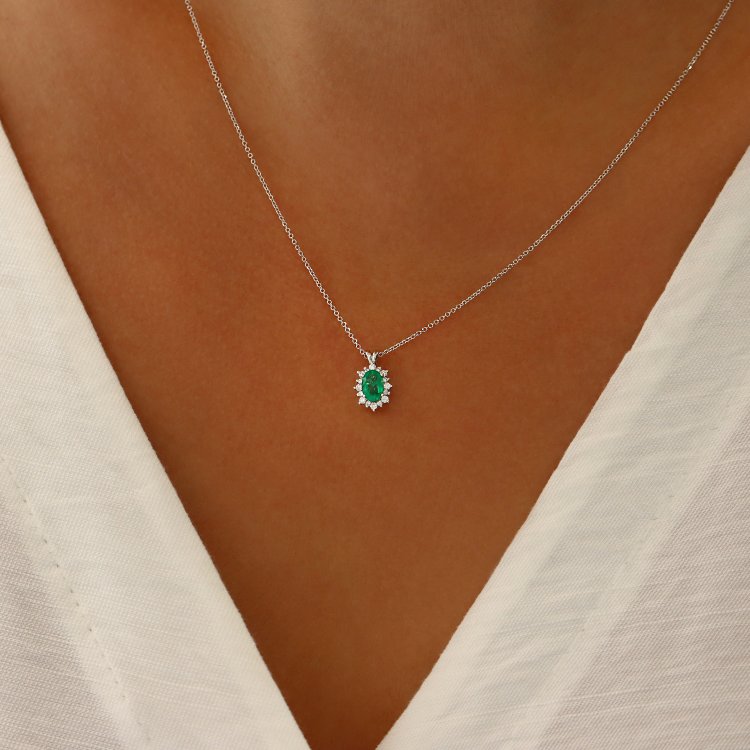 DIAMOND JOOLS Kολιέ Ροζέτα σε Λευκό Χρυσό 18Κ με Σμαράγδι & Διαμάντια 