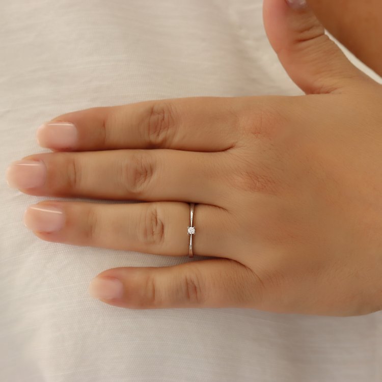 DIAMOND JOOLS Moνόπετρο Δαχτυλίδι σε Λευκό Χρυσο 18Κ με Διαμάντι