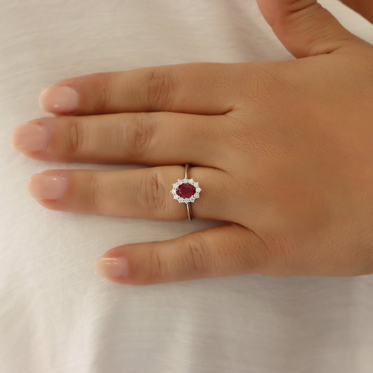 DIAMOND JOOLS Δαχτυλίδι Ροζέτα σε Λευκό Χρυσό 18Κ με Ρουμπίνι & Διαμάντια