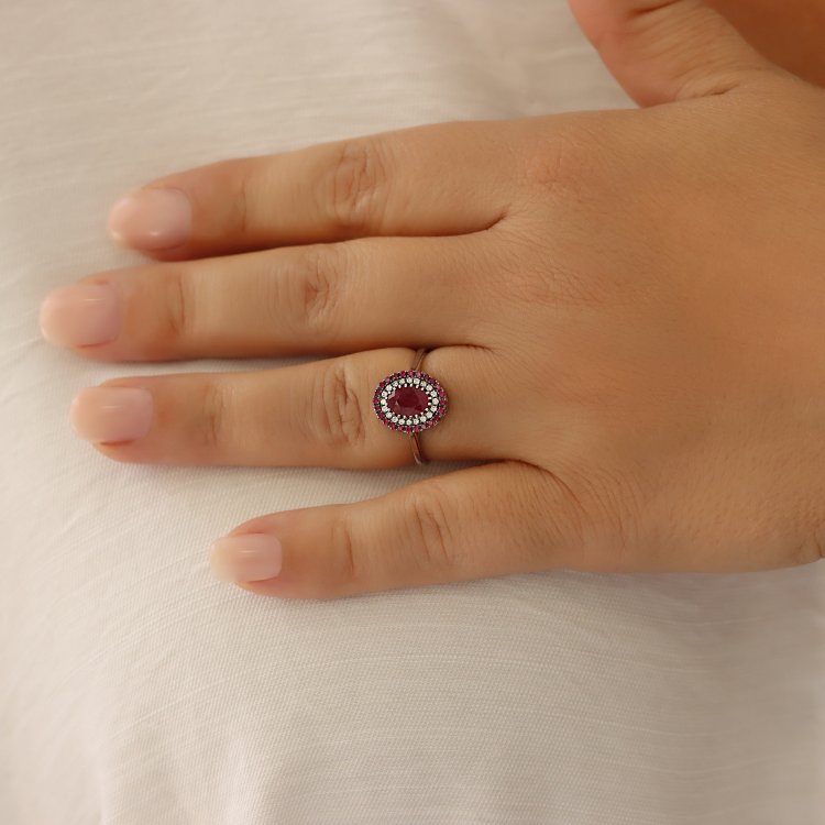 DIAMOND JOOLS Δαχτυλίδι Ροζέτα σε Λευκό Χρυσό 18Κ με Ρουμπίνια & Διαμάντια