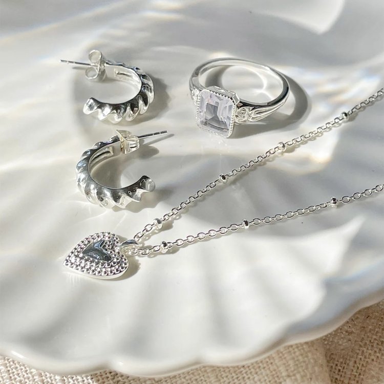 24KAE Necklace with Vintage Look Heart