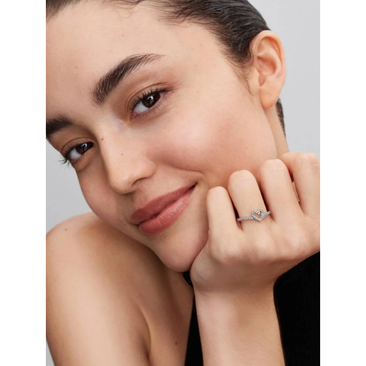 PANDORA ΤΙΜΕLESS Αστραφτερό Δαχτυλίδι V με Καρδιά