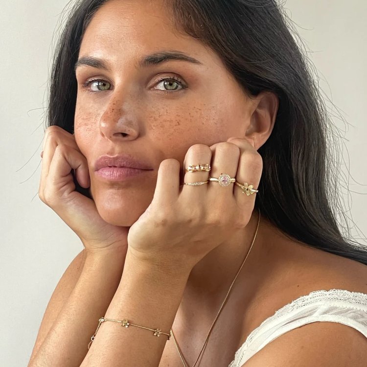 24KAE Ring with Colored Stones and Twisted Band