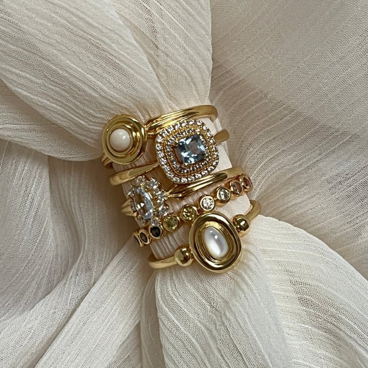 24KAE Classic Ring with Oval Shaped Pearl