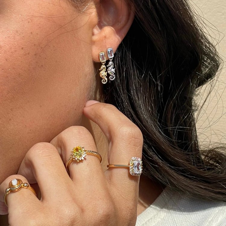 24KAE Earrings with Stone and Seahorse