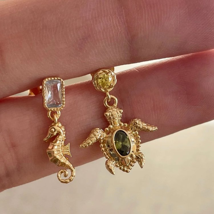 24KAE Earrings with Stone and Seahorse