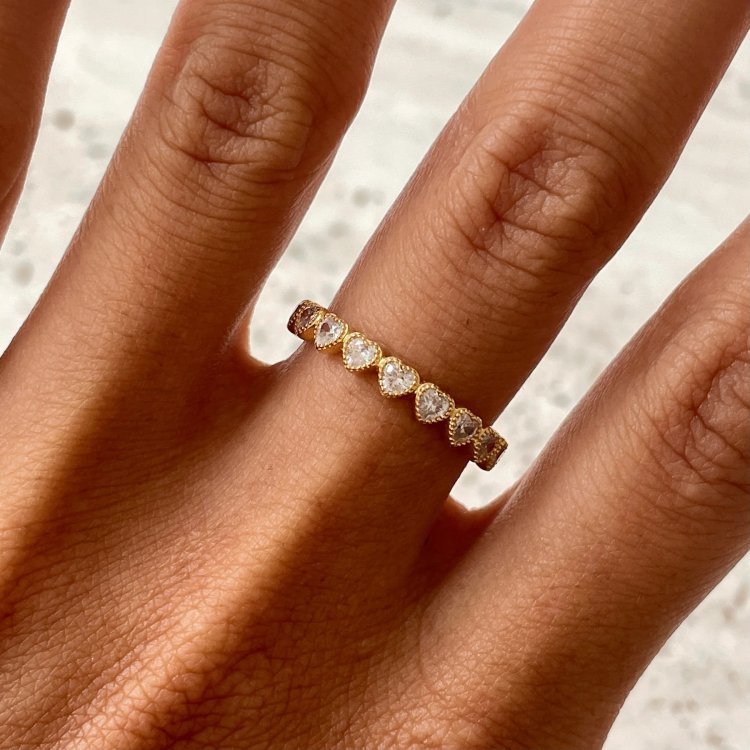 24KAE Ring with Heart Shaped Stones