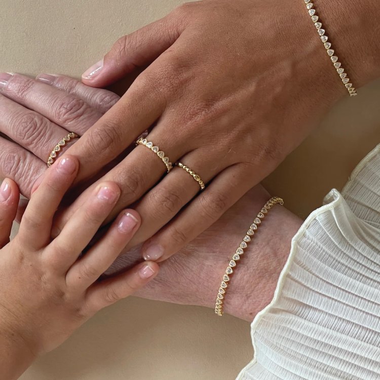 24KAE Ring with Heart Shaped Stones