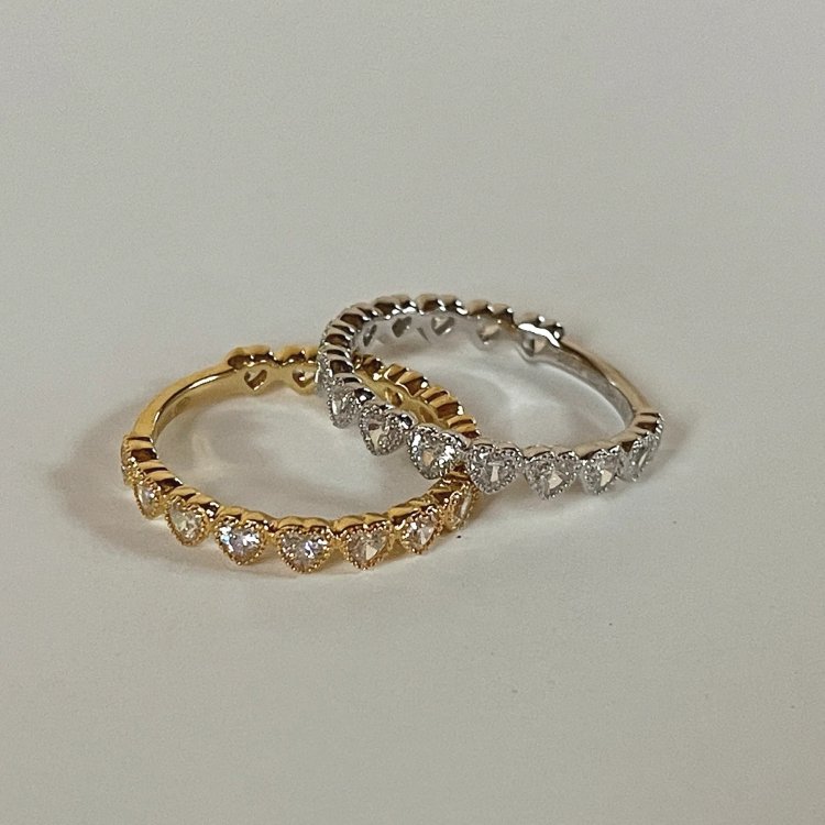 24KAE Ring with Heart Shaped Stones