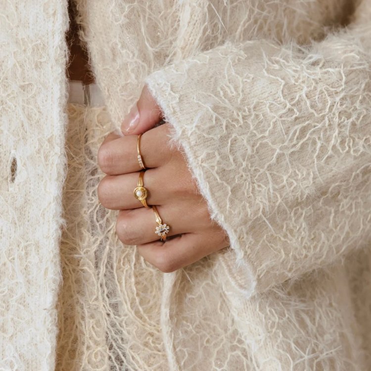 24KAE Ring with Small White Stones