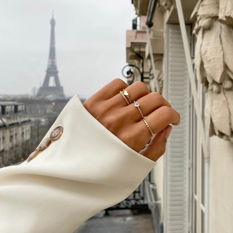 24KAE Ring with Heart Shaped Stone