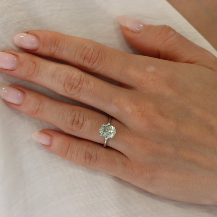 Δαχτυλίδι Τρίπετρο σε Λευκό Χρυσό 18Κ με Αμέθυστο & Διαμάντια