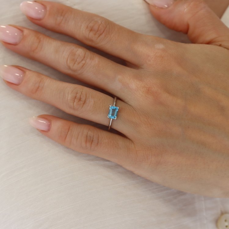 Μονόπετρο Δαχτυλίδι σε Λευκό Χρυσό 14Κ με Τοπάζ