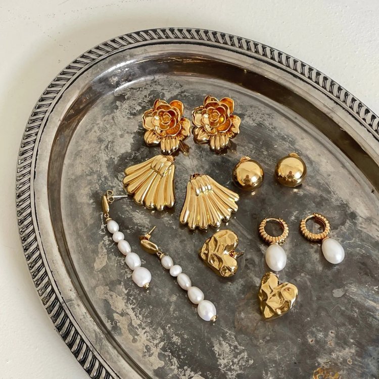 24KAE Earring with Uneven Sweetwater Pearls