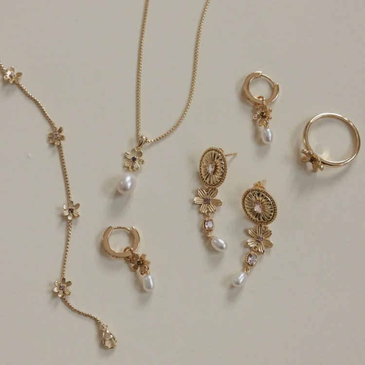 24KAE Ring with Flower and Pink Stone