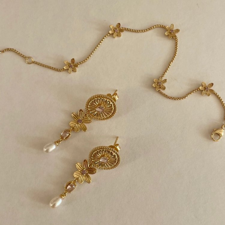 24KAE Bracelet with Small Flowers and Pink Stone