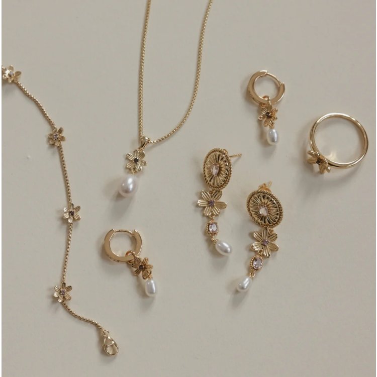 24KAE Necklace with Flower and Sweetwater Pearl