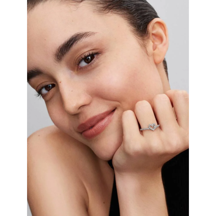 PANDORA TIMELESS Αστραφτερό Δαχτυλίδι V με Καρδιά